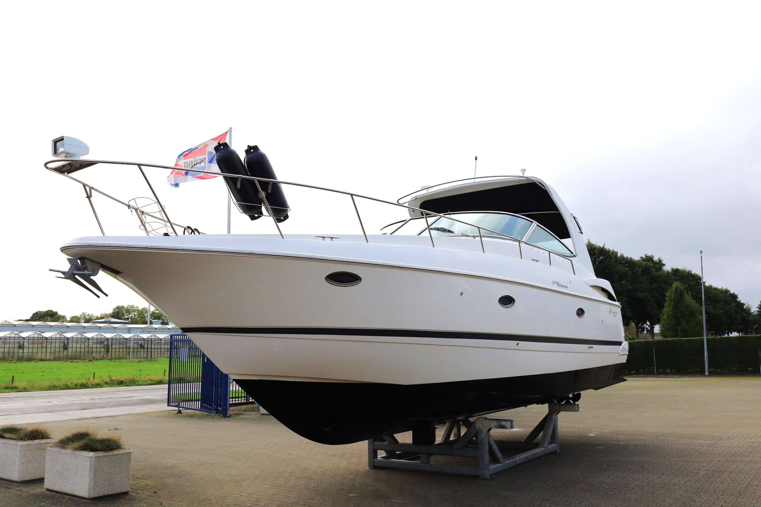 Cruiser Yachts 370 Express — foto 7 van 31