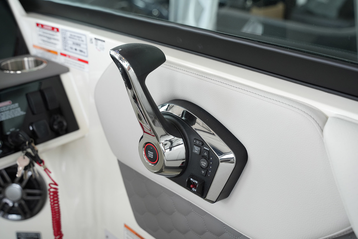 Sea Ray SDX 250 — foto 25 van 82