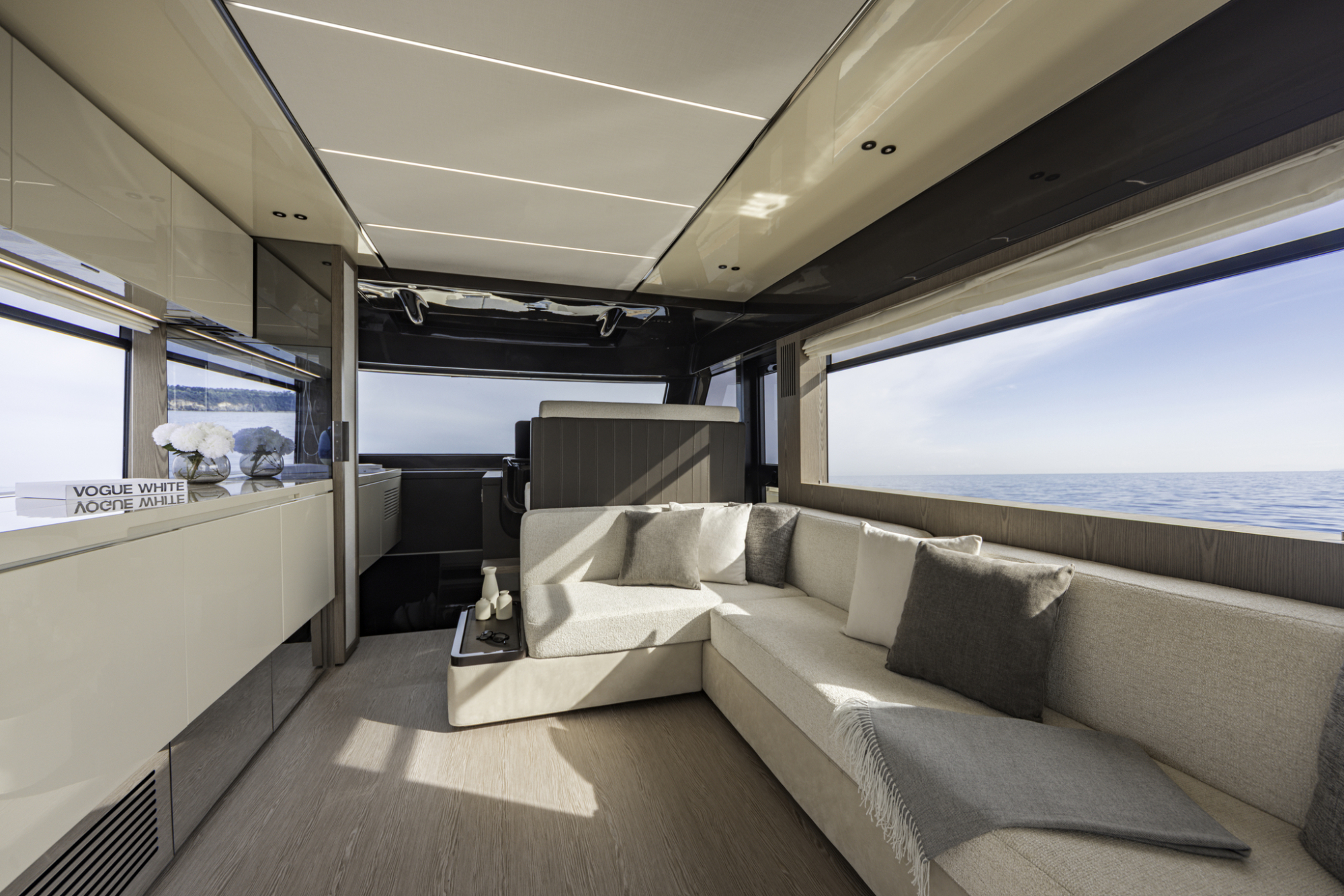 Invictus yachts Invictus ST550 met 2x 950 pk Volvo IPS direct leverbaar — foto 10 van 28