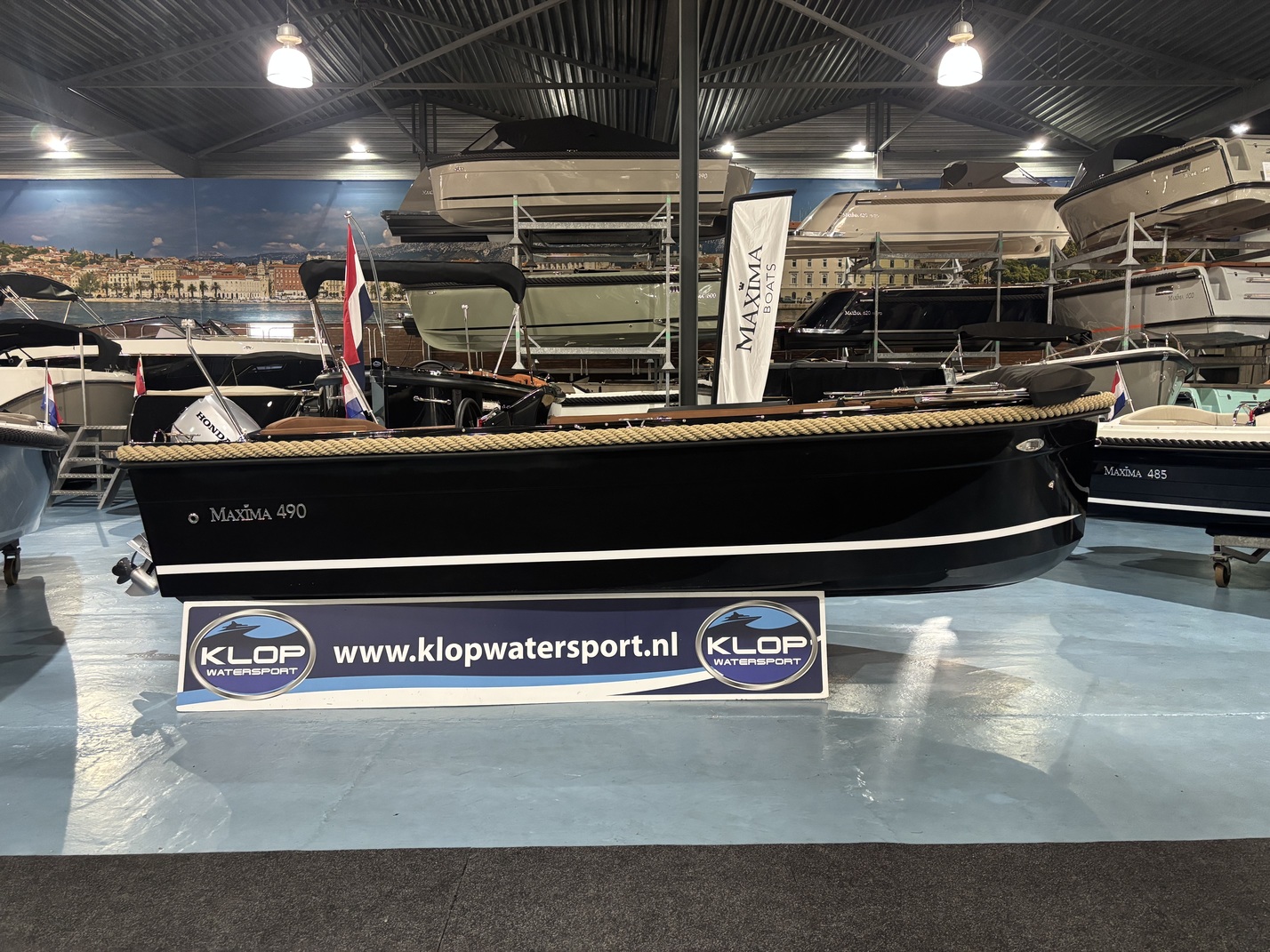 Maxima Boats490 in zwart/zwart op voorraad!