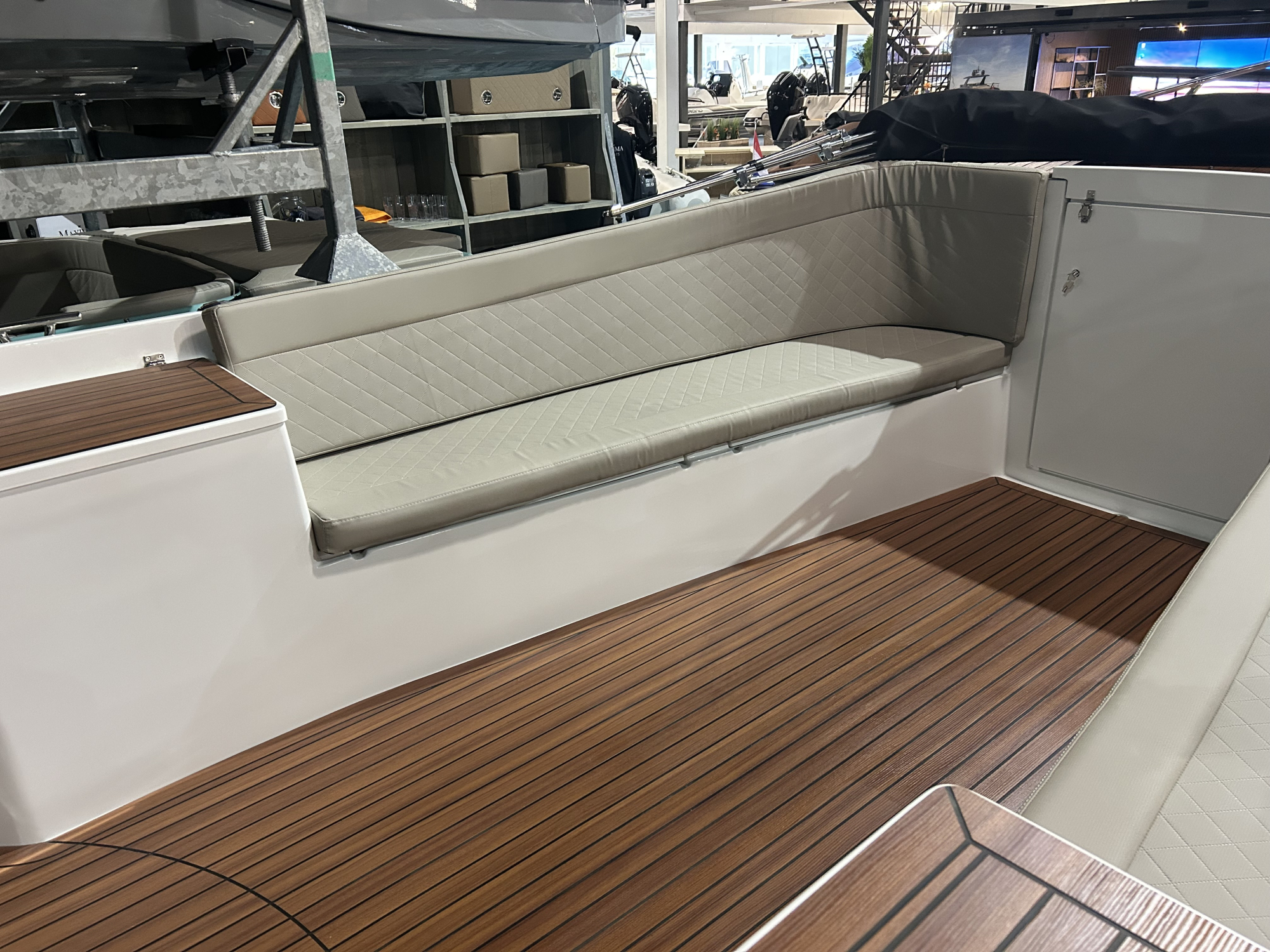 Maxima Boats 750 Flying Lounge RAL 7030 op voorraad — foto 7 van 9