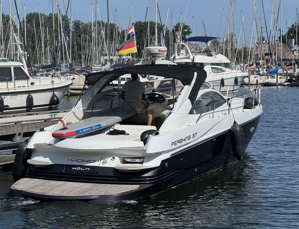 Pershing 37 — foto 2 van 42
