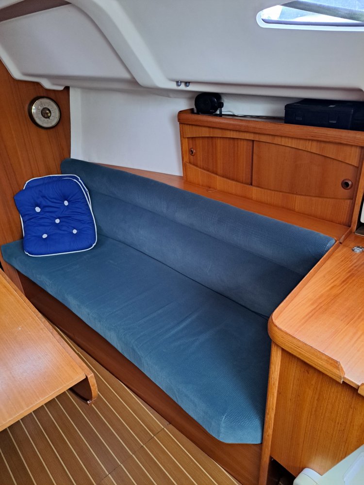 Yanmar Jeanneau - Sailing Yacht - GRP (Polyester) - 1999 - € 35.000 — foto 4 van 11