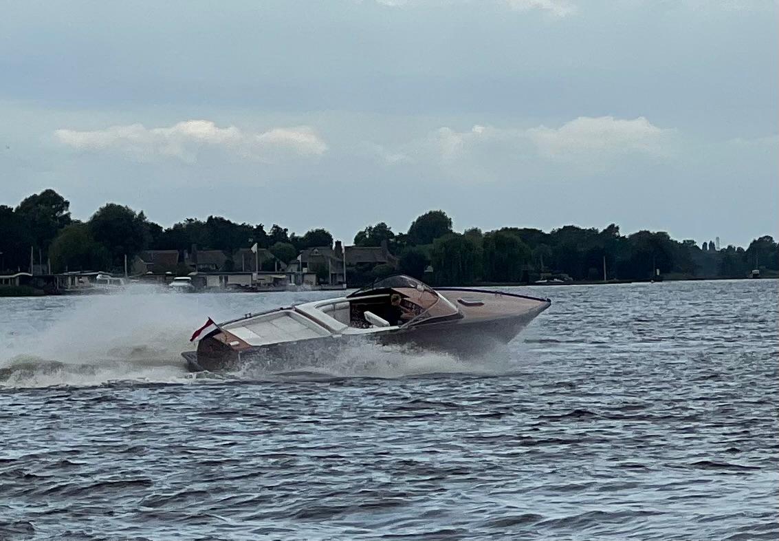 Boesch 850 Runabout Deluxe — foto 10 van 40