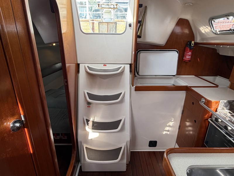 Beneteau Oceanis 321 — foto 19 van 48
