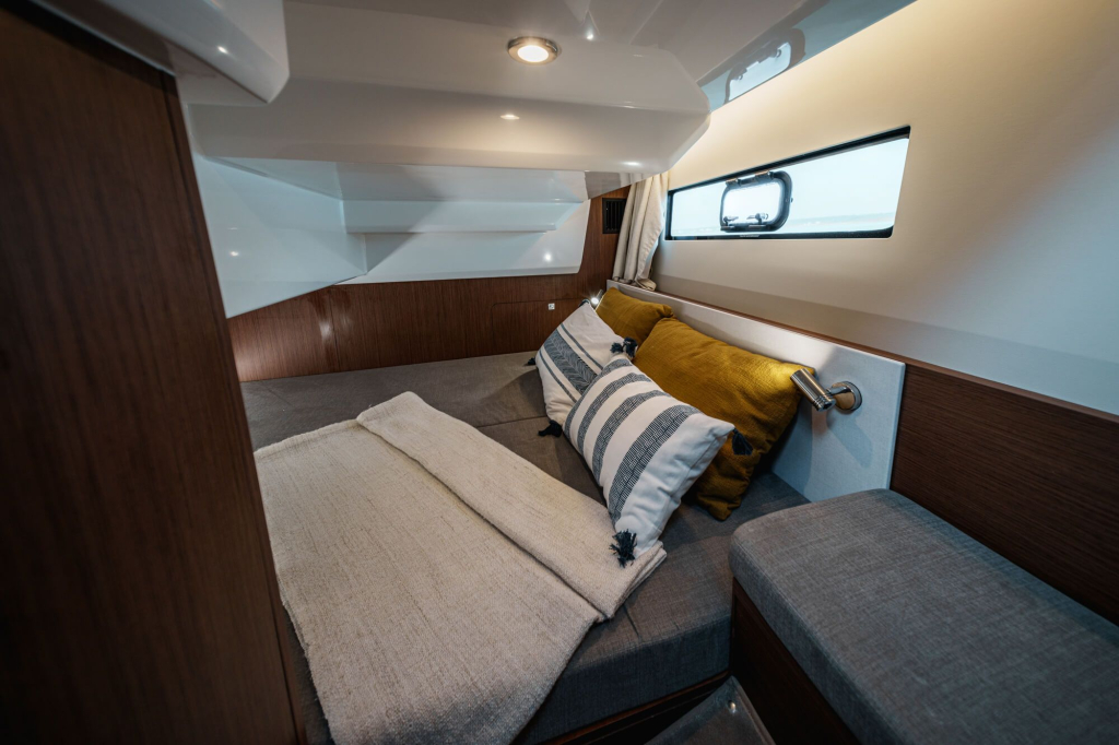 Beneteau Antares 9 | Nieuw samenstellen vanaf €165.286,- — foto 9 van 20