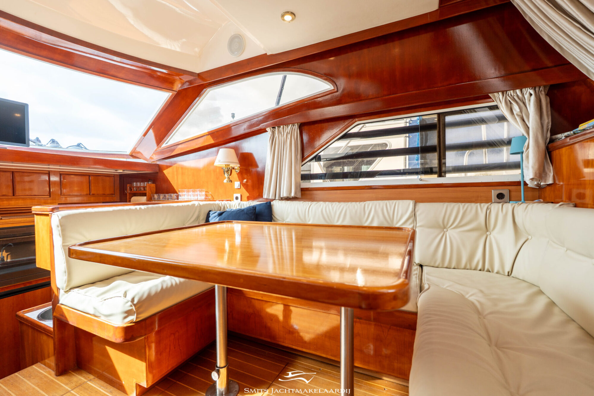 Astor 37 Flybridge — foto 4 van 54