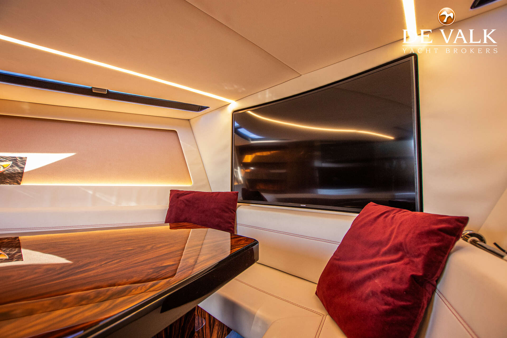 Aston Martin AM37 — foto 36 van 43