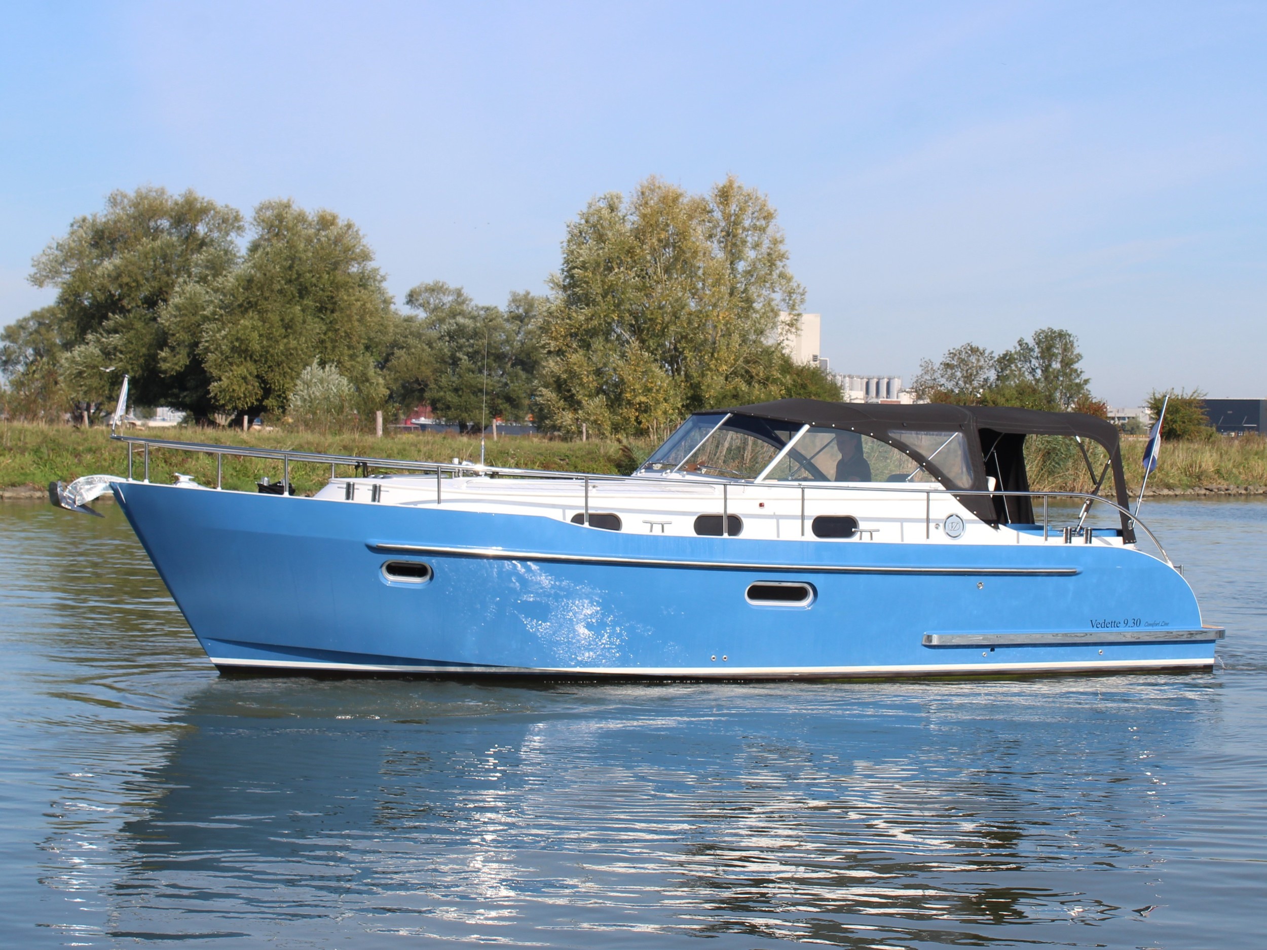 Vedette 9.30 Cabin Comfort Line — foto 1 van 23