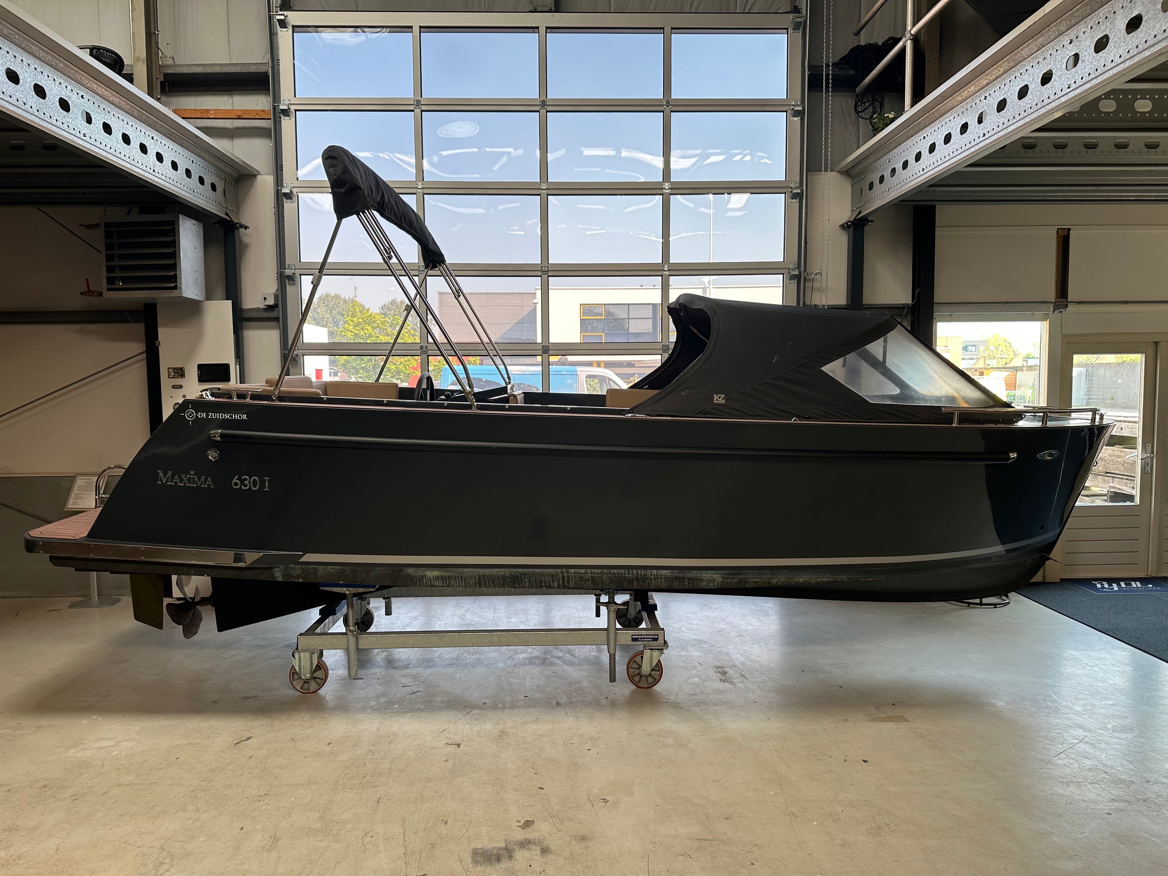 Maxima 630 met Vetus 4 cillinder