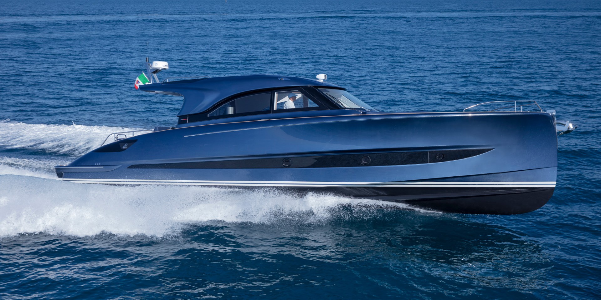 Solaris Power 48 Coupe — foto 2 van 11