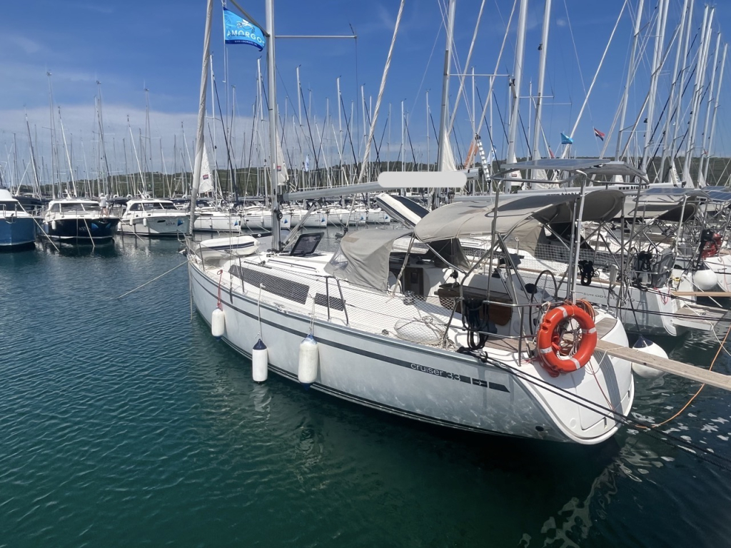 Bavaria 33 crusier — foto 1 van 24