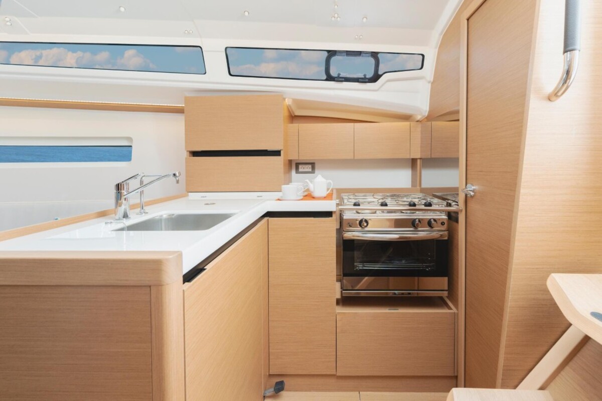 Jeanneau Sun Odyssey 350 — foto 12 van 12