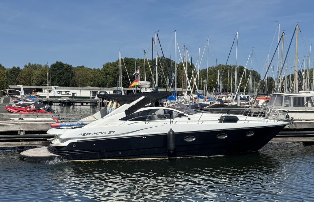 Pershing 37 — foto 1 van 42