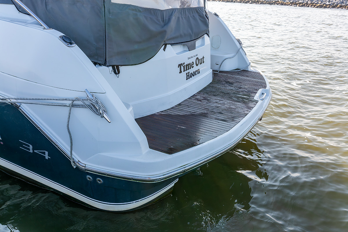 Goed onderhouden sportieve motorboot — foto 14 van 55