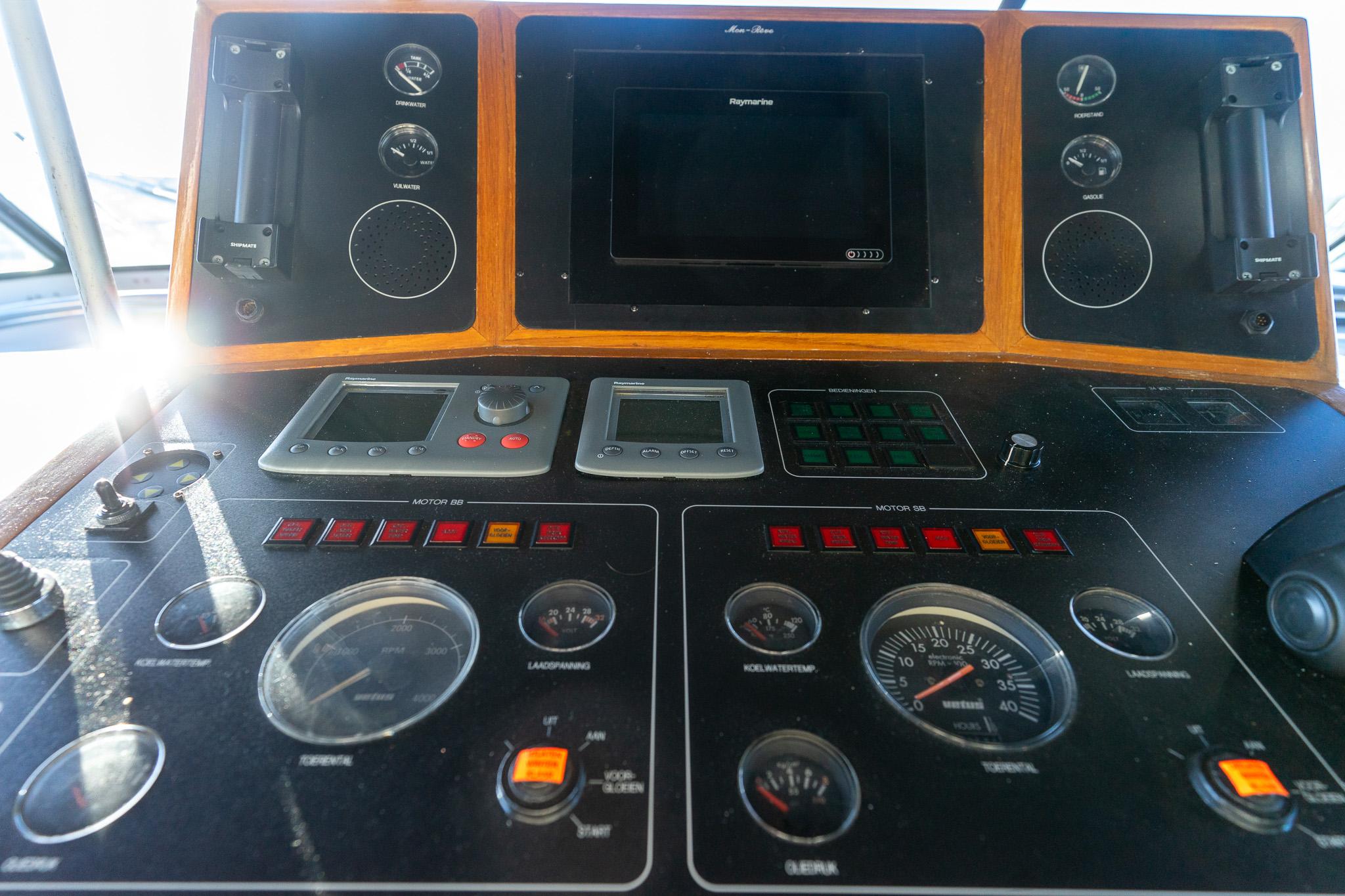 Valkkruiser Voyager 1550 — foto 3 van 45