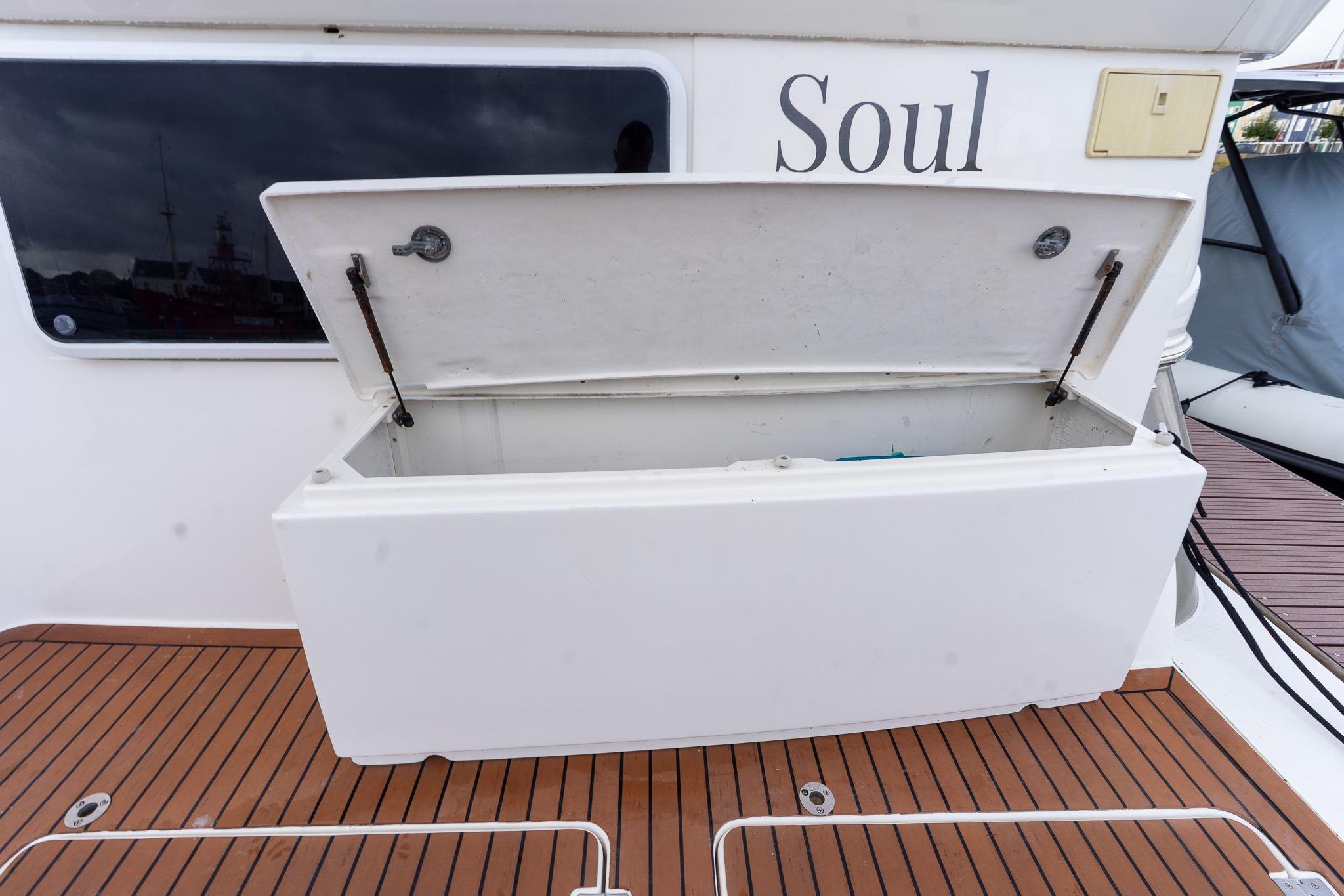 Cruisers Yachts 415 Express Motoryacht — foto 52 van 100