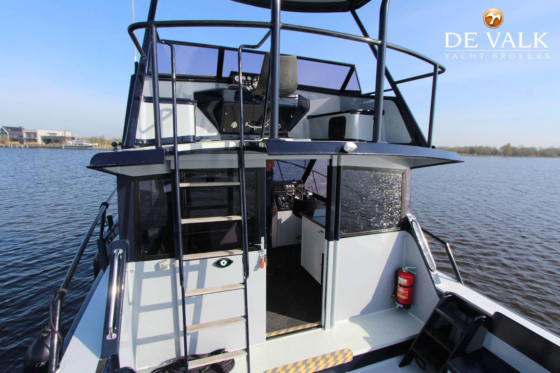 Striker 44 — foto 10 van 32