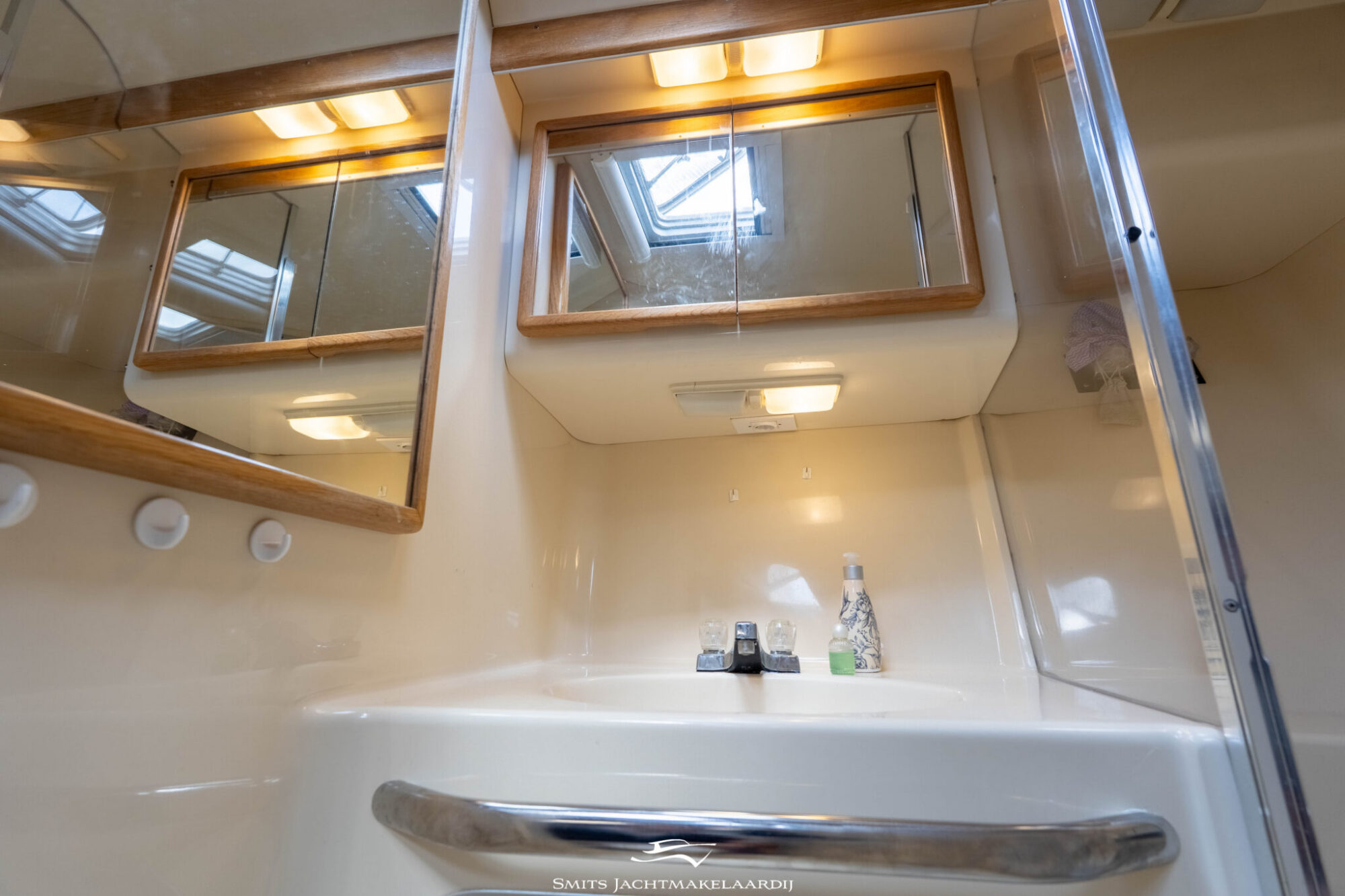 Sea Ray 370 Express Cruiser — foto 28 van 59