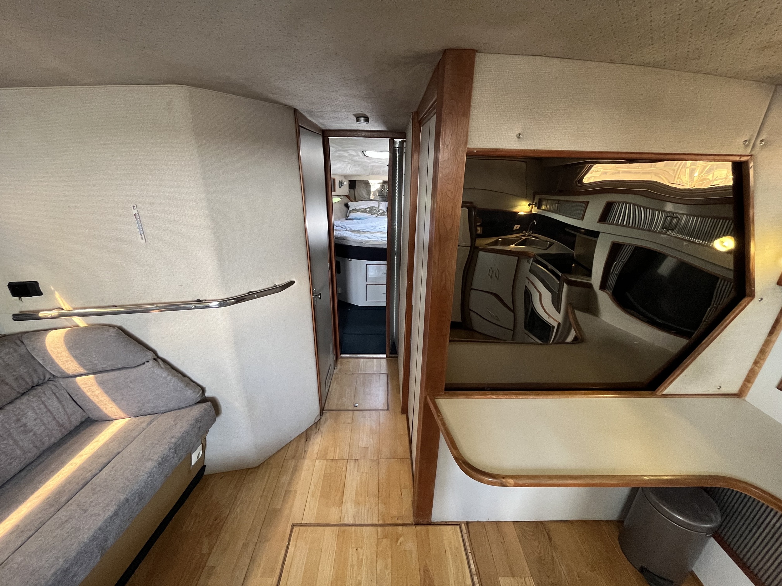 Sea Ray 390 Express Cruiser — foto 24 van 43