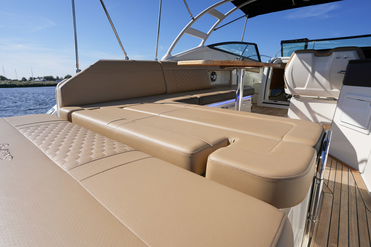 Sea Ray Sundancer 290 — foto 16 van 76