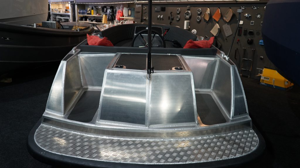 Van Vossen 600 Tender Incl. 60pk Suzuki — foto 3 van 12