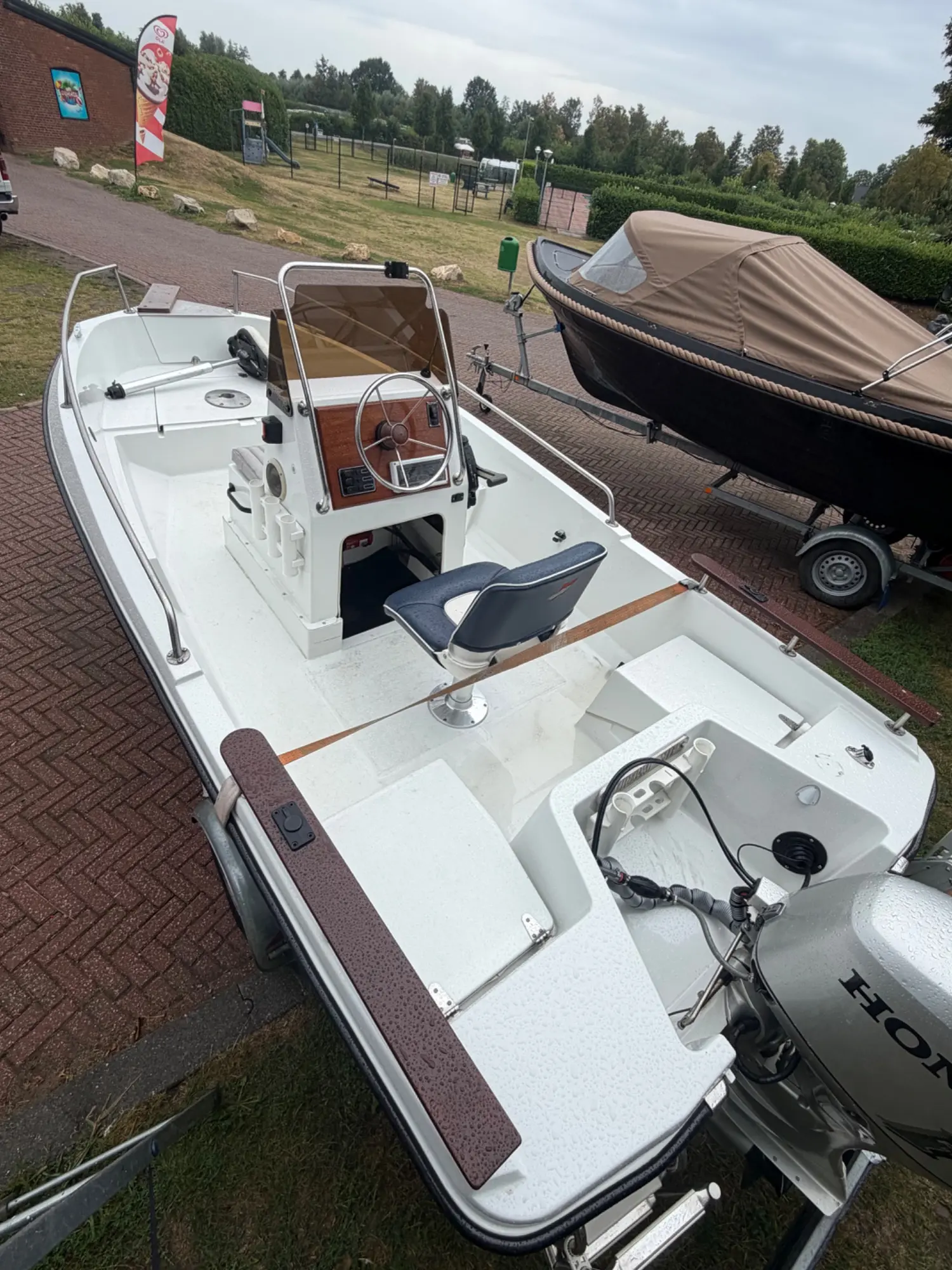 Elan 450 Inc Honda 40pk en trailer in nieuwstaat — foto 7 van 15