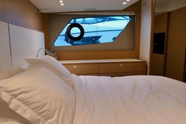 Princess V48 Open — foto 2 van 4