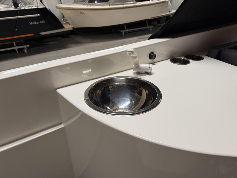 Oud Huijzer 700 Cabin 115pk Yamaha — foto 10 van 12
