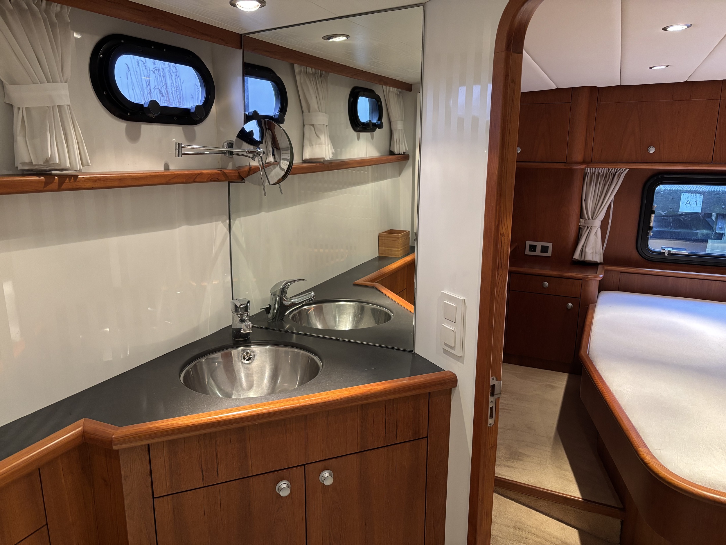 Explorer 45 — foto 25 van 29