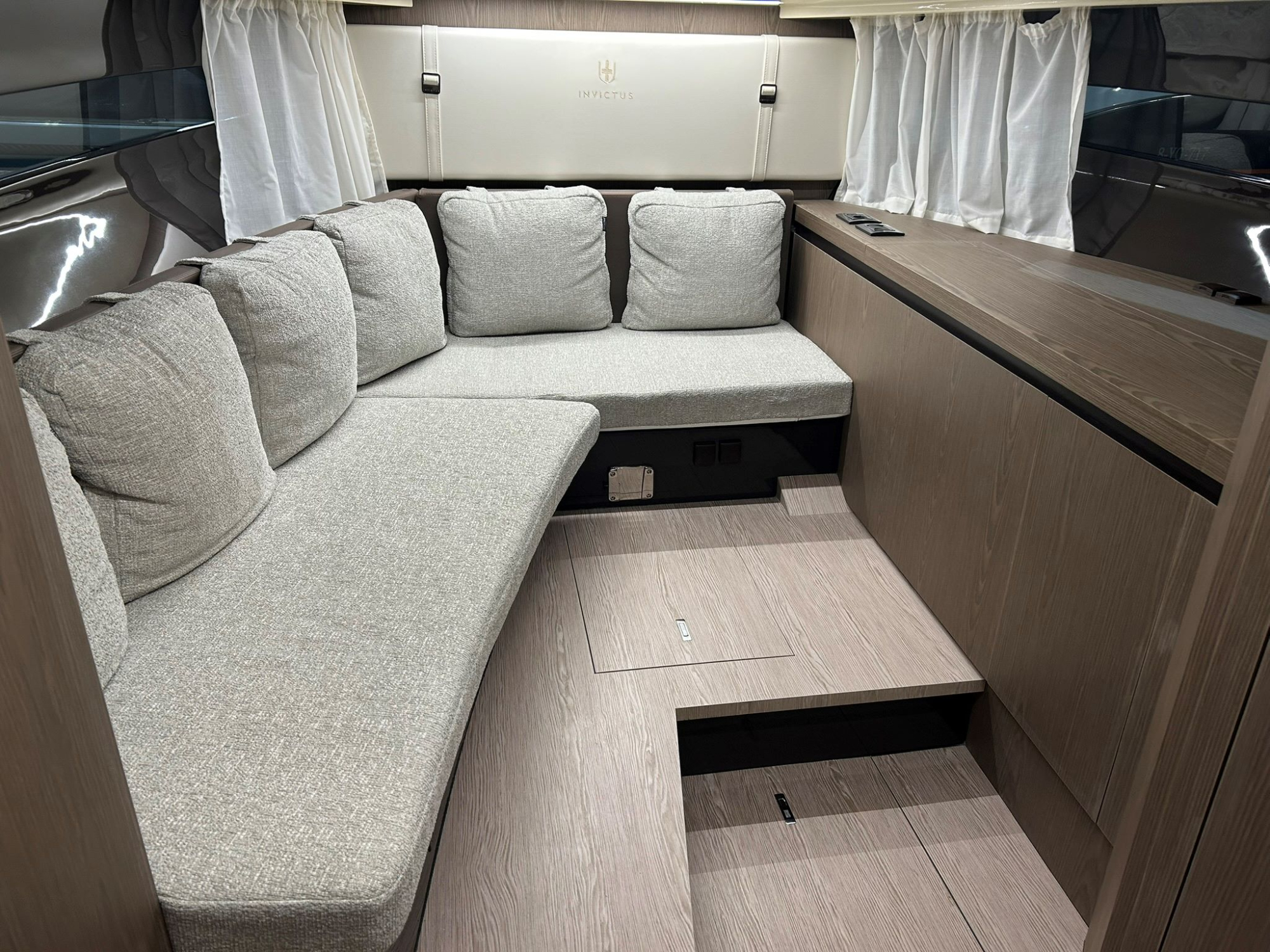 Invictus yachts Invictus 320 GT met 2 x Mercruiser 270 pk diesel van 2024! — foto 13 van 18