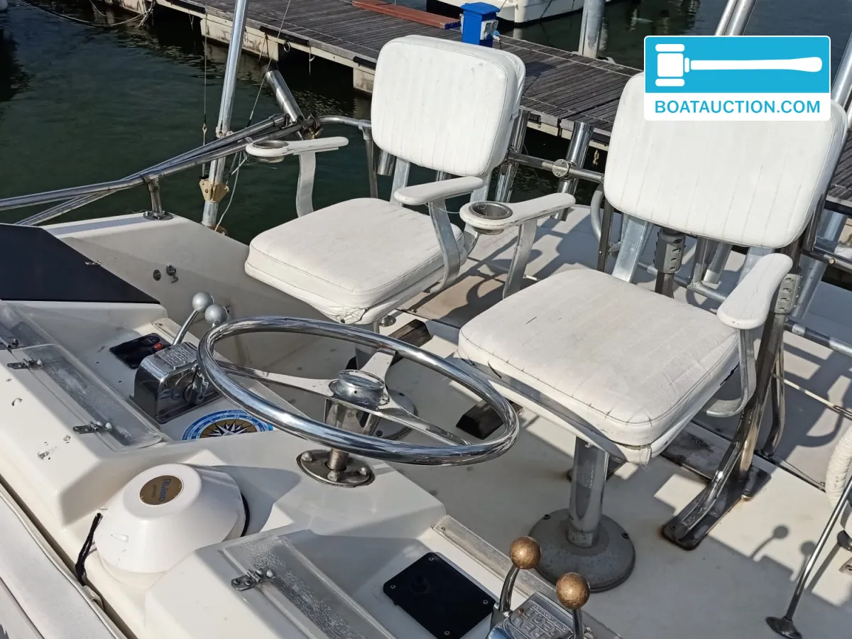 Hatteras 32 Sport Fly — foto 7 van 16