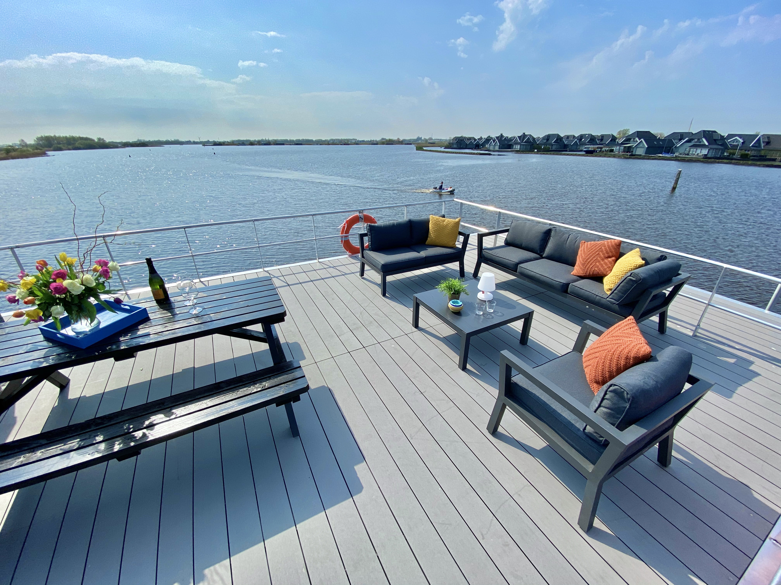 VaarAppartement 'Black Pearl' Houseboat - Panoramahut — foto 29 van 42