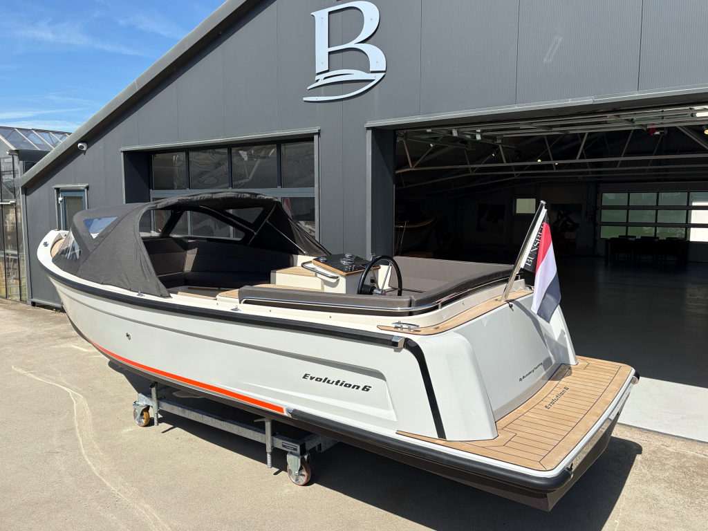 Evolution 6 Tender — foto 2 van 13
