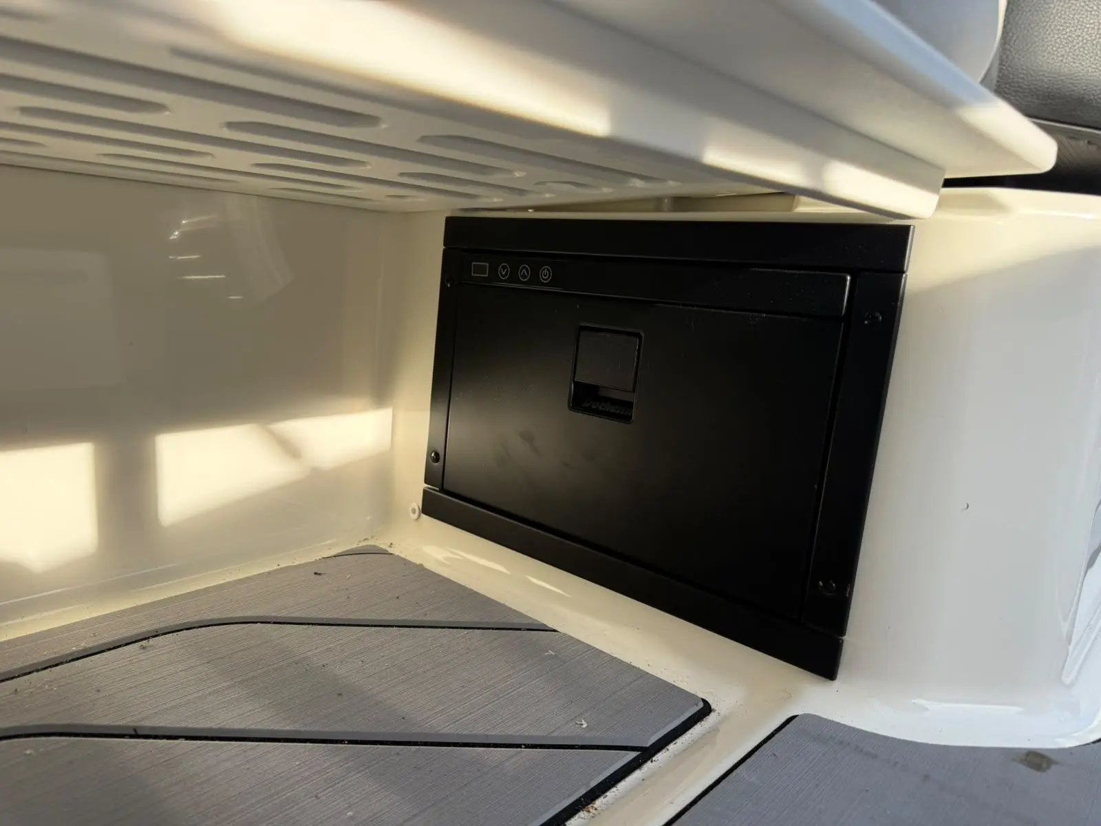Sea Ray SPX 210 (New Model / 2026) — foto 30 van 31