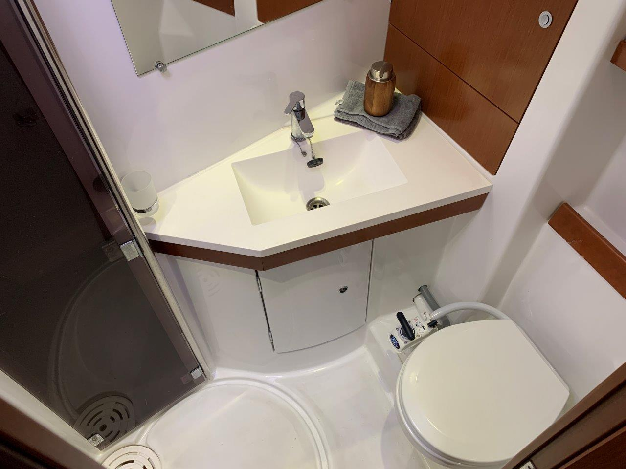 Beneteau Oceanis 46 — foto 60 van 90