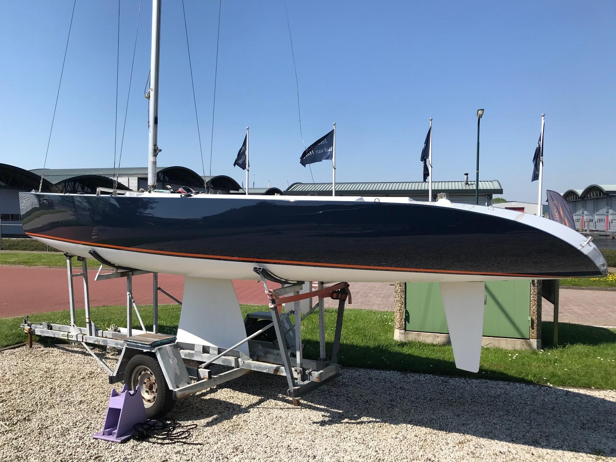 Mono Racer 750