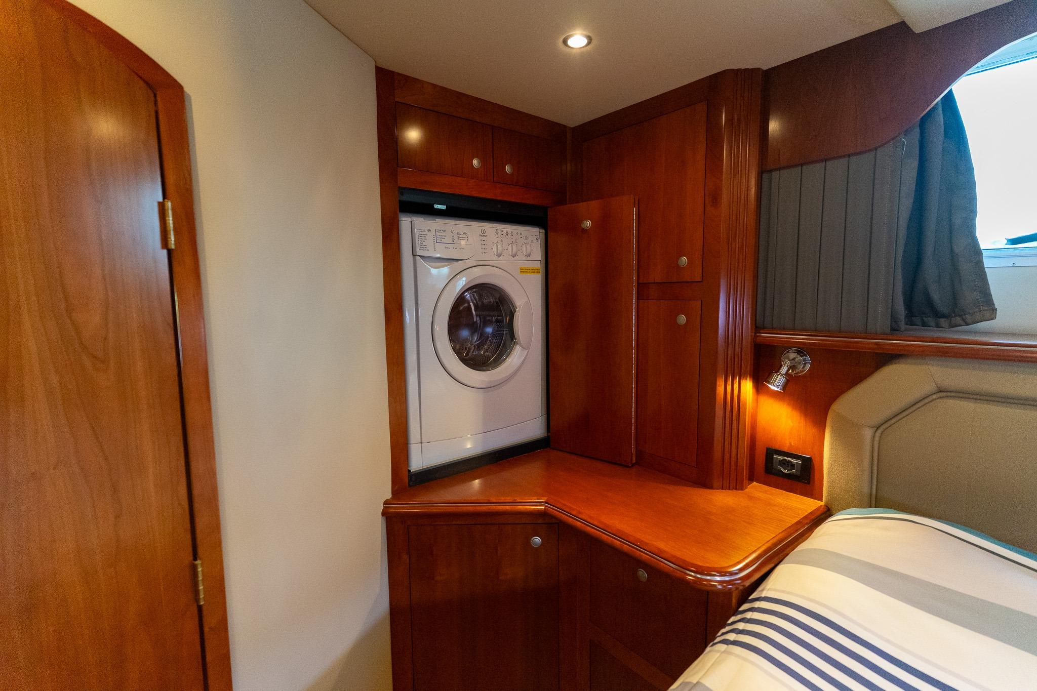 Cruisers Yachts 415 Express Motoryacht — foto 34 van 100