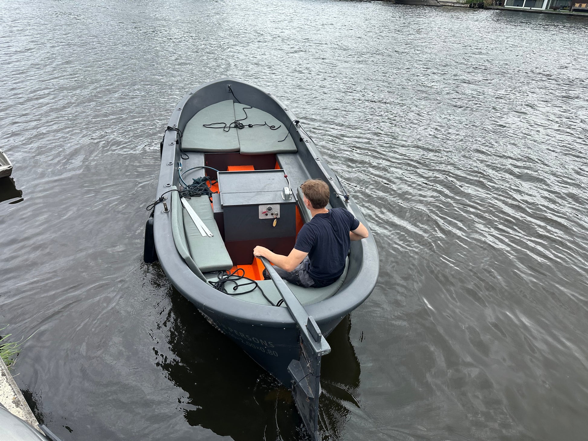 Oud Alblas reddingssloep met 2 cilinder luchtgekoelde dieselmotor — foto 3 van 12