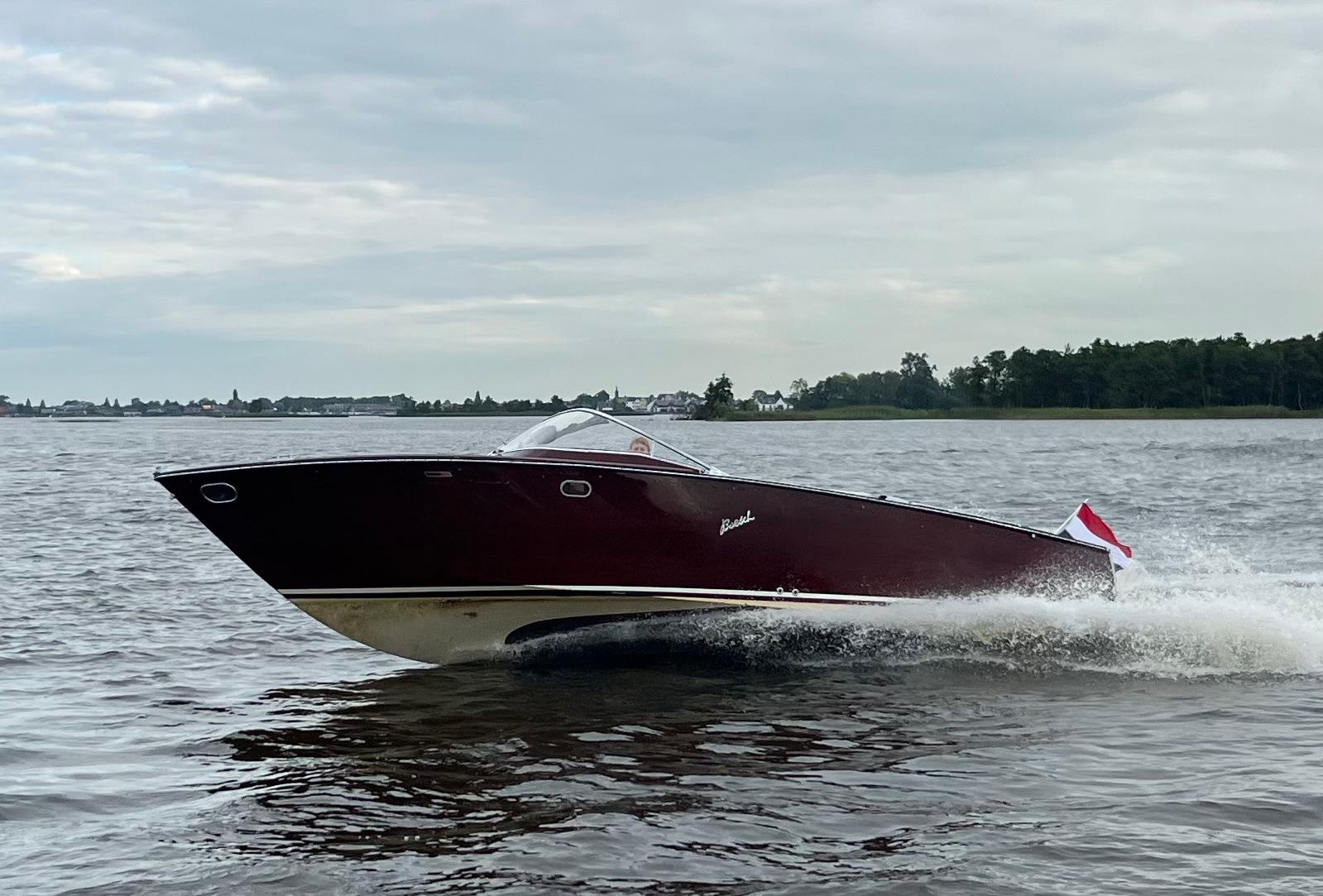 Boesch 850 Runabout Deluxe — foto 12 van 40