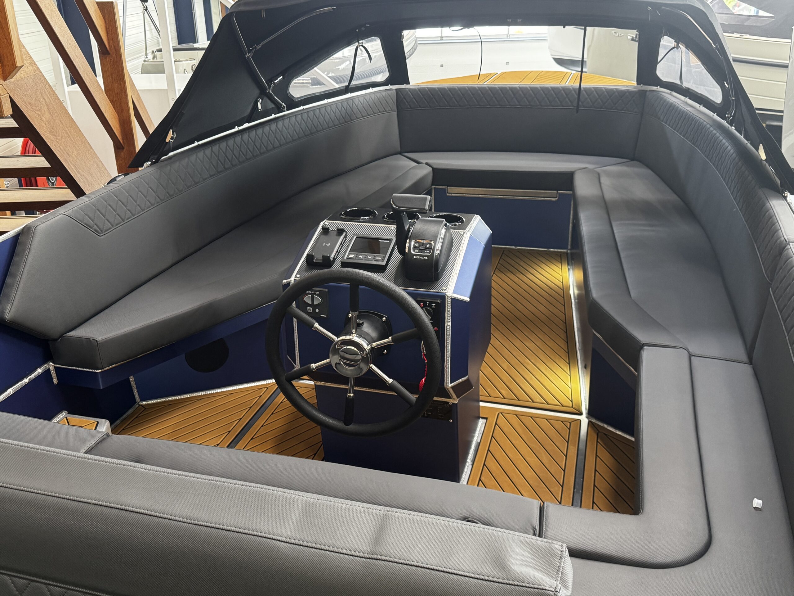 Qualia QT 22 Outboard — foto 14 van 28