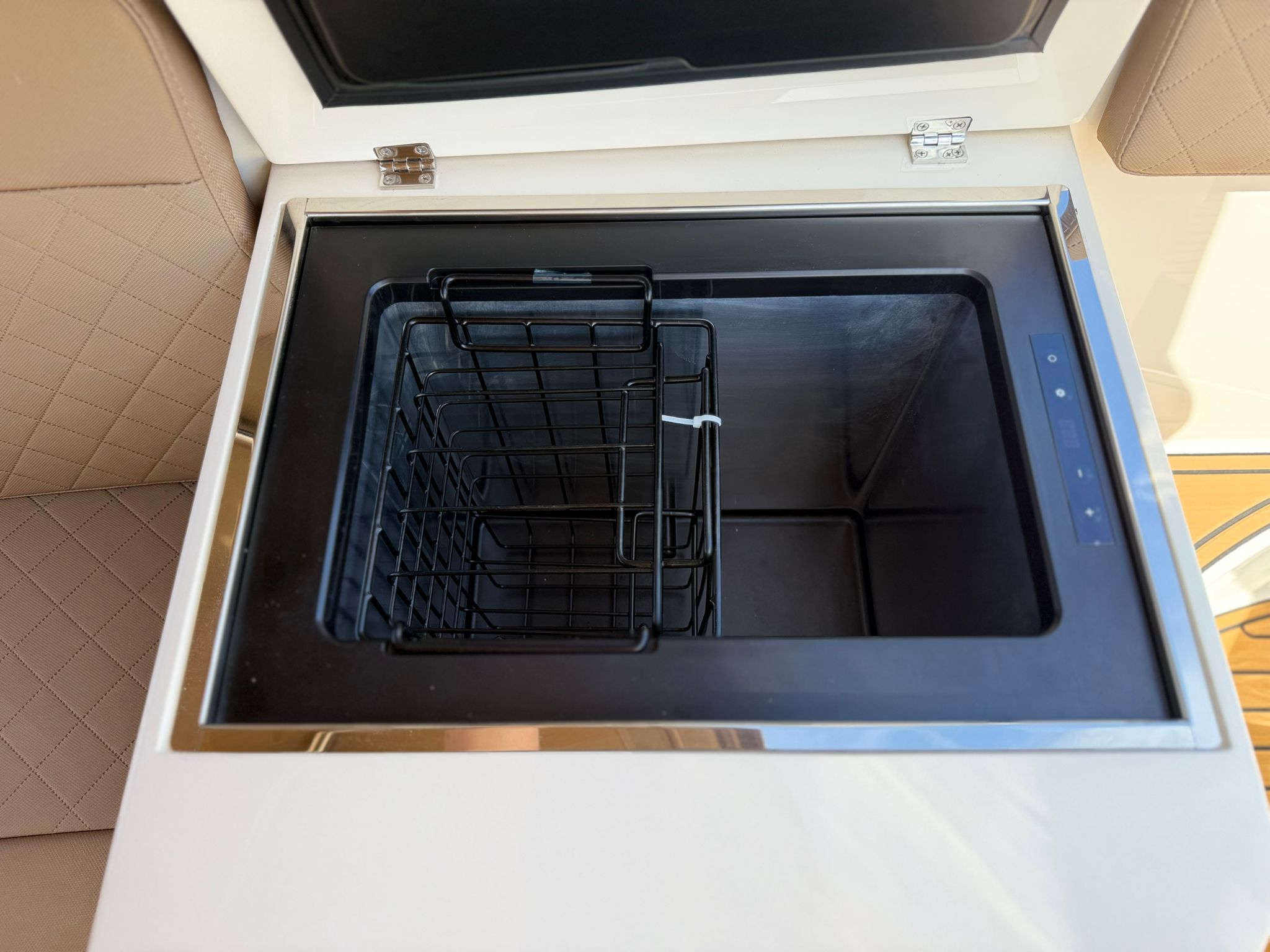 Maxima 740 Tender, 150PK Honda, Boegschroef, veel luxe, Champagne — foto 6 van 6