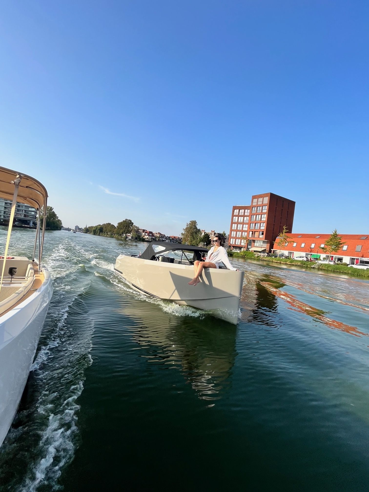 DOBBER 750 Tender — foto 3 van 14