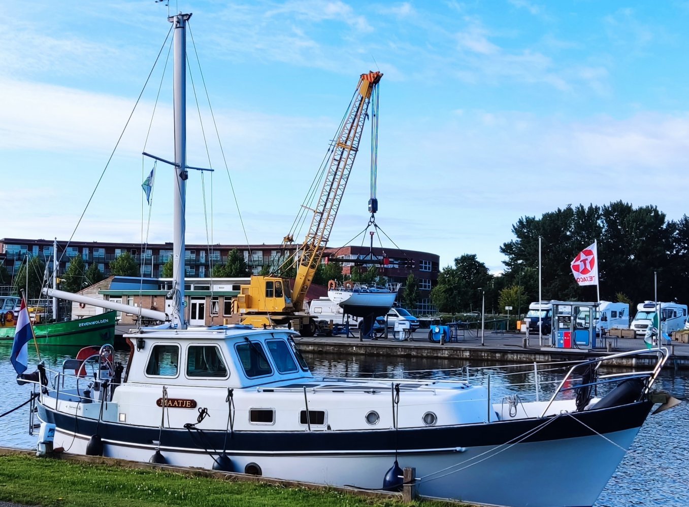 (Peugeot Indenor) Dartsailer - Motor Yacht - GRP (Polyester) - 1985 - € 18.000 — foto 2 van 11