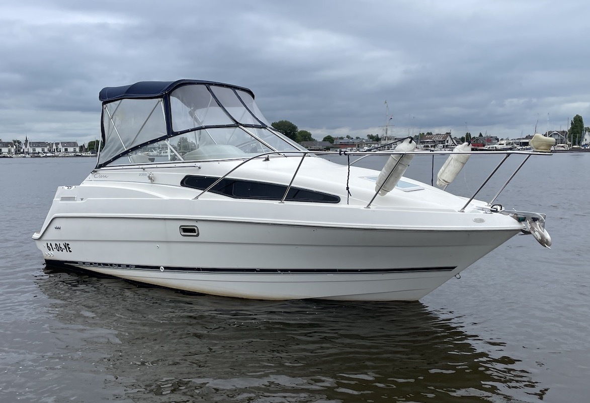 Bayliner 2355 Ciera — foto 1 van 20