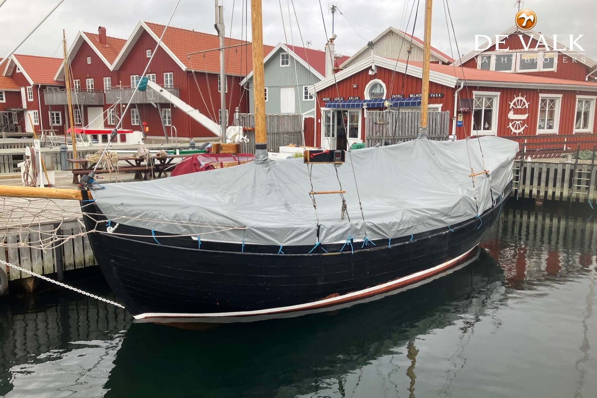 Small sailing ship From Laso — foto 8 van 35
