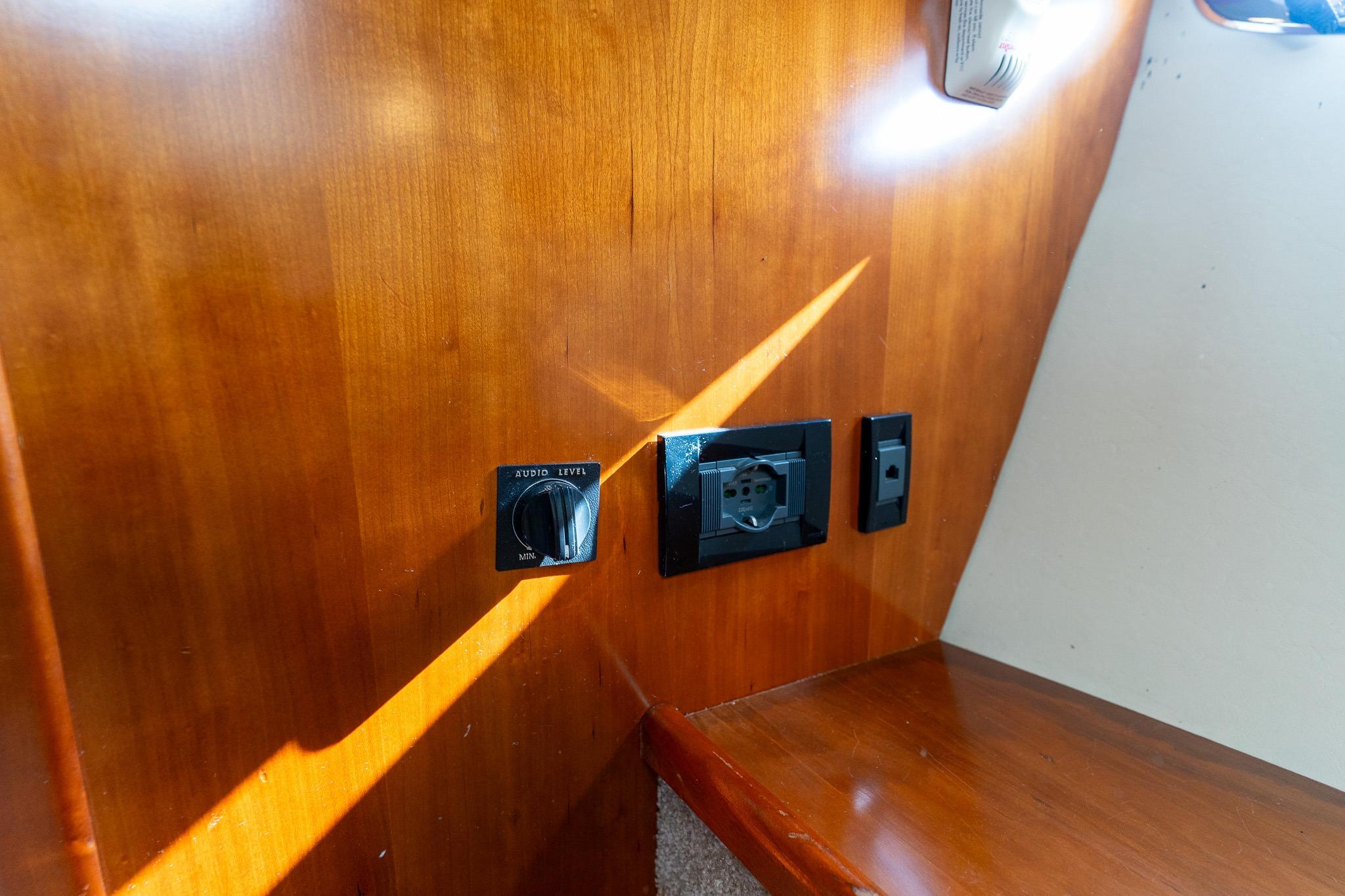 Cruisers Yachts 415 Express Motoryacht — foto 25 van 100