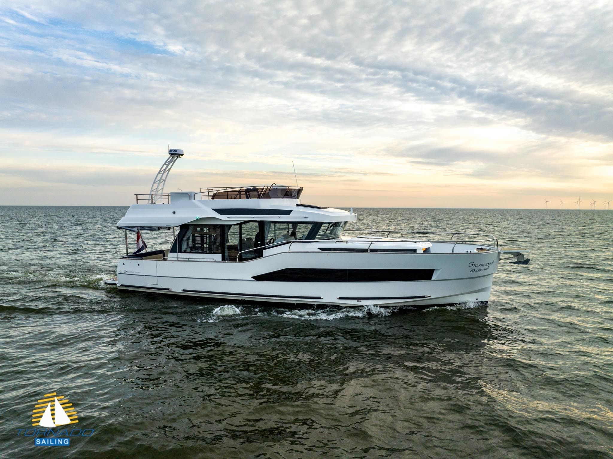 Delphia 12 Flybridge — foto 1 van 3