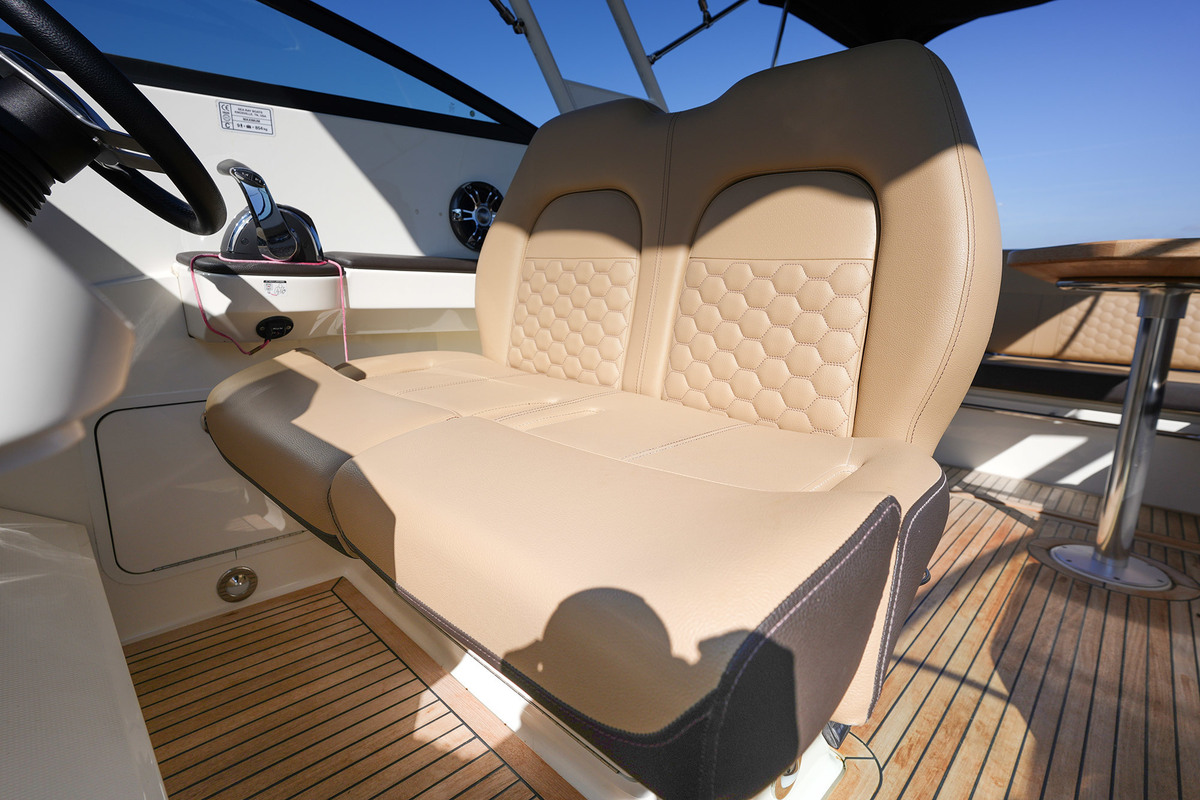 Sea Ray Sundancer 290 — foto 46 van 76