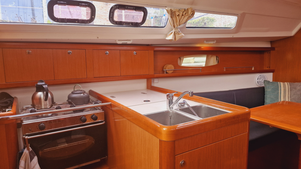 Beneteau Oceanis 31 (ondiepe kiel) — foto 19 van 35